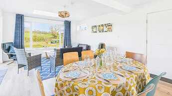 Sea Breeze Your Coastal Sanctuary in Sandown