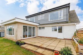 Sea Breeze Your Coastal Sanctuary in Sandown