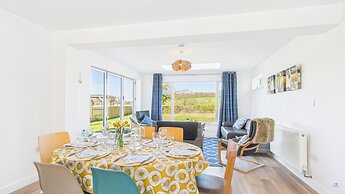 Sea Breeze Your Coastal Sanctuary in Sandown