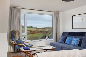 Sea Breeze Your Coastal Sanctuary in Sandown