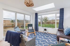 Sea Breeze Your Coastal Sanctuary in Sandown