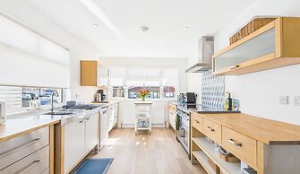 Sea Breeze Your Coastal Sanctuary in Sandown