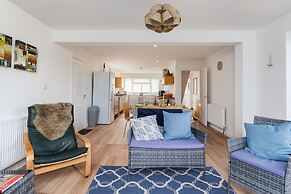 Sea Breeze Your Coastal Sanctuary in Sandown