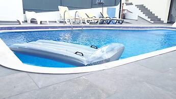 Marina Vila Apartment With Pool