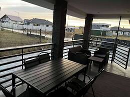 4-bed Villa Retreat - Bbq, Garden & Stunning Views