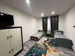 4-bed Villa Retreat - Bbq, Garden & Stunning Views