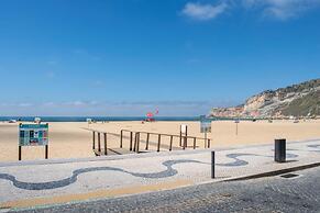 Light Wave Nazare Center 50m Beach