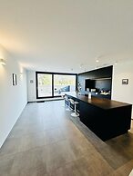 Spacious 3 bedroom large terrace&parking