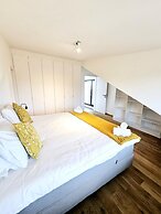 Spacious 3 bedroom large terrace&parking