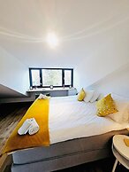 Spacious 3 bedroom large terrace&parking