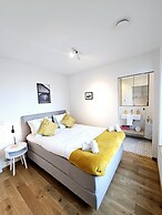 Spacious 3 bedroom large terrace&parking