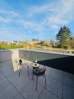 Spacious 3 bedroom large terrace&parking