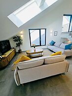 Spacious 3 bedroom large terrace&parking