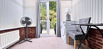 2 Bedrooms - 3 Beds - Quiet Retreat - Parking