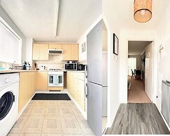 2 Bedrooms - 3 Beds - Quiet Retreat - Parking