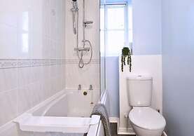 2 Bedrooms - 3 Beds - Quiet Retreat - Parking