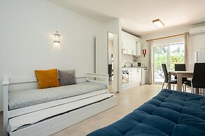 Nice Terrace and Pool Alvor Flat