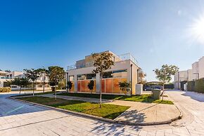 Spacious 1BR Apartment With Resort Access