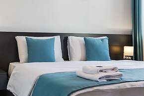 Spacious 1BR Apartment With Resort Access