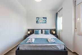 Spacious 1BR Apartment With Resort Access