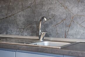 Spacious 1BR Apartment With Resort Access