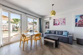 Spacious 1BR Apartment With Resort Access