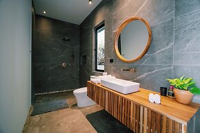 Seataya Oceanview Luxury Villas