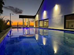 Seataya Oceanview Luxury Villas