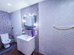 Luxor Home - Spacious & proximity to CFC