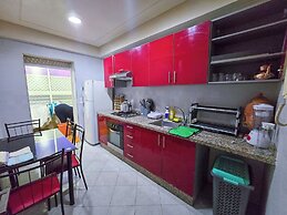 Luxor Home - Spacious & proximity to CFC