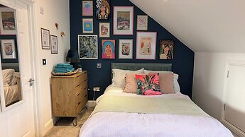 Stylish Studio, Central Bexhill, Home Comforts