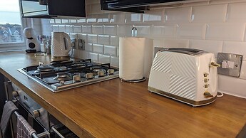 Stylish Studio, Central Bexhill, Home Comforts