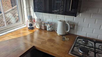 Stylish Studio, Central Bexhill, Home Comforts