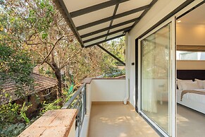 Luxe 4 BHK Villa Near Popular Beaches with Private Pool