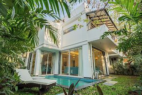 Luxe 4 BHK Villa Near Popular Beaches with Private Pool