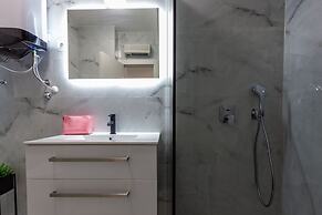 Exquisite Prestige Luxury Apartments With Shared Pool