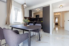 Exquisite Prestige Luxury Apartments With Shared Pool