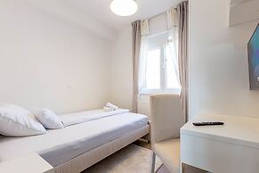 Exquisite Prestige Luxury Apartments With Shared Pool