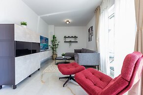 Exquisite Prestige Luxury Apartments With Shared Pool