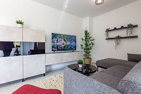 Exquisite Prestige Luxury Apartments With Shared Pool