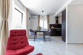 Exquisite Prestige Luxury Apartments With Shared Pool