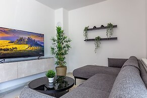 Exquisite Prestige Luxury Apartments With Shared Pool