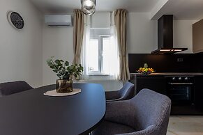 Exquisite Prestige Luxury Apartments With Shared Pool