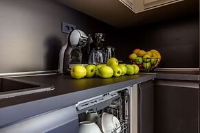 Exquisite Prestige Luxury Apartments With Shared Pool