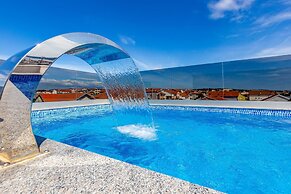 Exquisite Prestige Luxury Apartments With Shared Pool