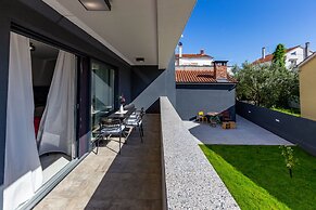 Exquisite Prestige Luxury Apartments With Shared Pool