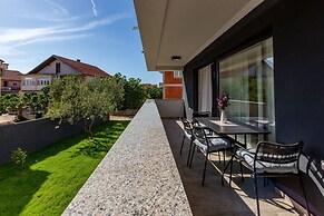 Exquisite Prestige Luxury Apartments With Shared Pool