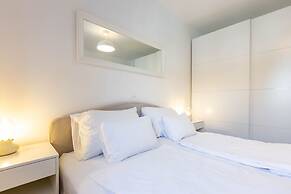 Exquisite Prestige Luxury Apartments With Shared Pool