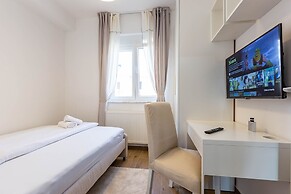 Exquisite Prestige Luxury Apartments With Shared Pool