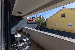 Exquisite Prestige Luxury Apartments With Shared Pool